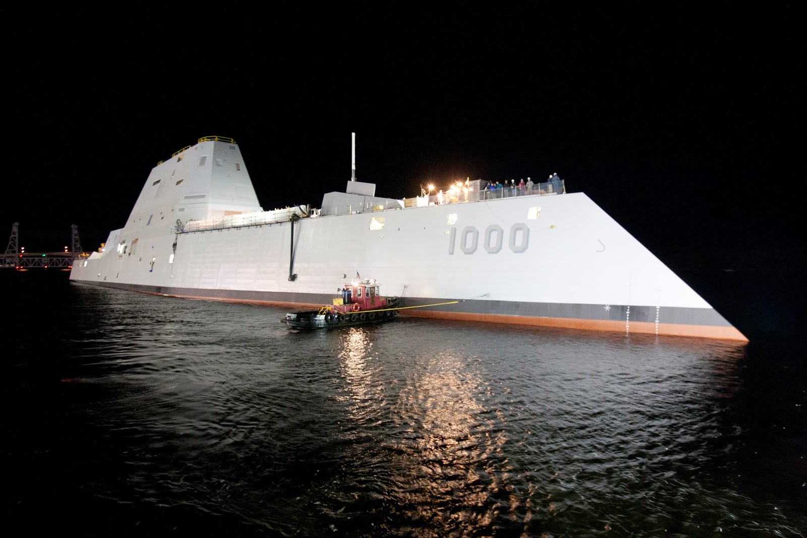 USS+Zumwalt+(DDG-1000)+Zumwalt-class+guided+missile+destroyers20+%C3%97+MK+57+VLS+vertical+launch+cells+,+80+Evolved+Sea+Sparrow+Missile+(ESSM)sm-236Tomahawk+Vertical+Launch+Anti-Submarine+Rocket+(ASROC)+++(3).JPG