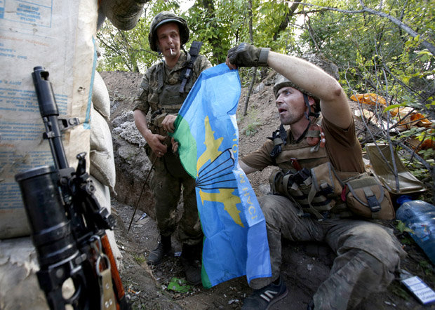 ukraine-soldiers-fight-pro-russian-forces-592374.jpg