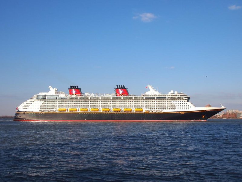 Disney-cruise-ship-rescues-five-Cubans-at-sea.jpg