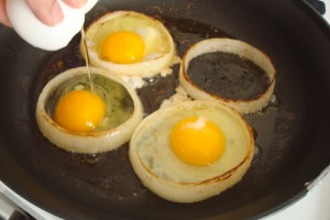 Egg-Onion-Rings-cracking-egg-300x200.jpg