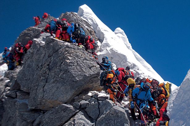 Climbing-Everest-1904539.jpg