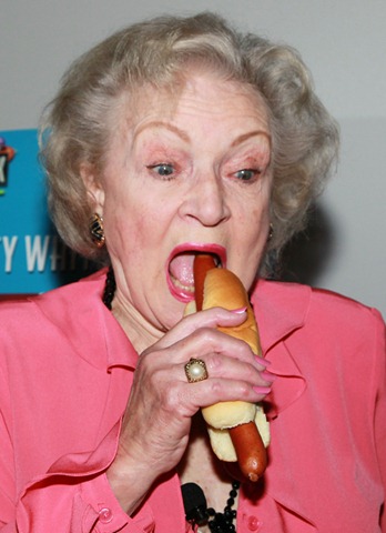 BETTY-WHITE-HOT-DOG-2%5B4%5D.jpg