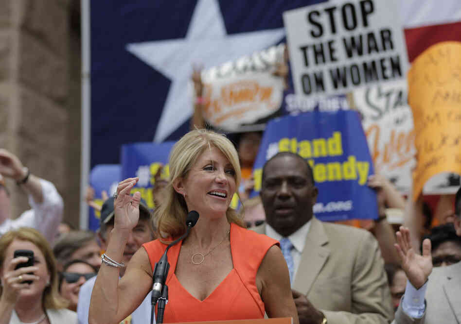 wendy-davis-at-july-1-2013-protest_custom-823028f31c2f0d19f85ce29ca0381aa2ce389f5e-s6-c30.jpg