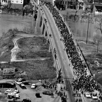 150303-selma-bridge-jsw-652p_2d6a9f260d2ff62f56505aaf25b29edd.nbcnews-fp-360-360.jpg