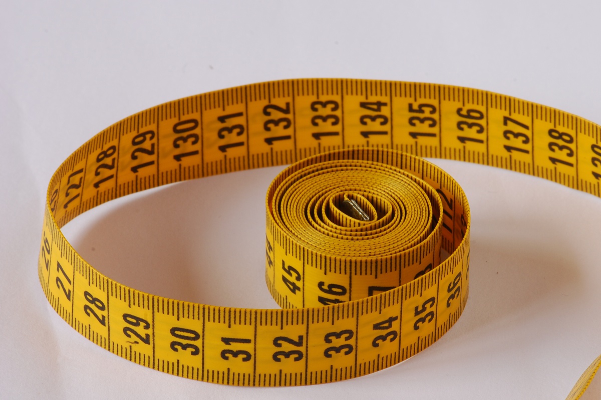 Plastic_tape_measure.jpg