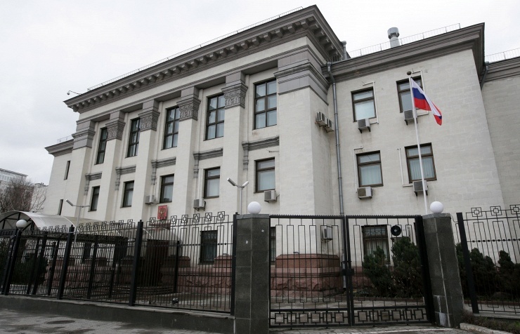 Russian-embassy-Kiev-staff-detained.jpg