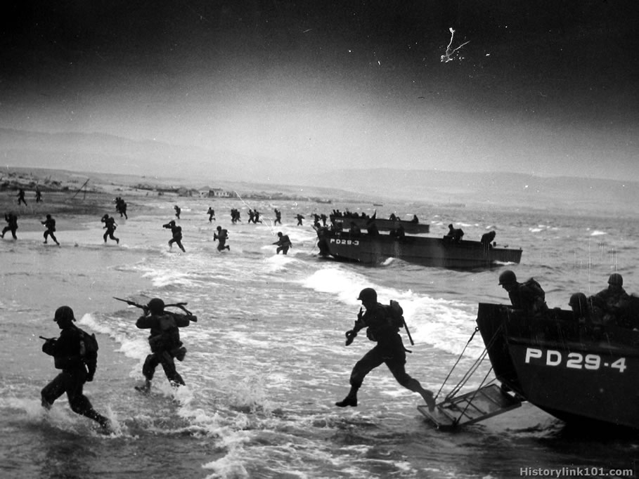 D-Day+infantrymen+jumping+out+of+3+landing+craft,+side+view+2013+6-5.jpg