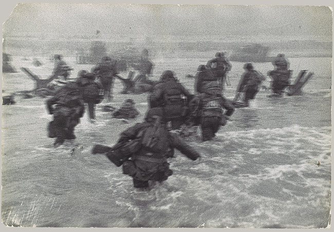 D-DAY+STORMING+THE+BEACH.jpg