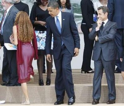 obama+sarkozy+girl.jpg