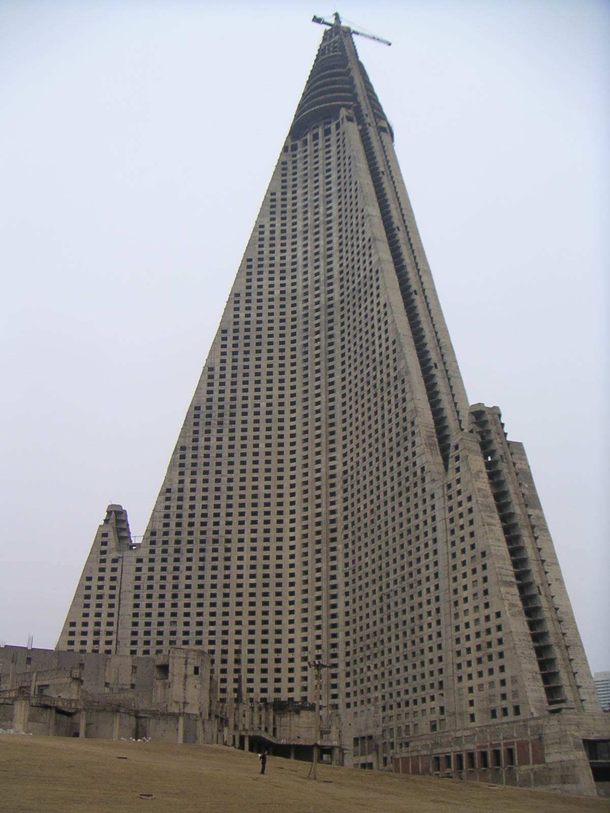 ryugyong-hotel1.jpg