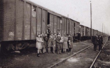 Estonian-deportees-in-Siberia.jpg