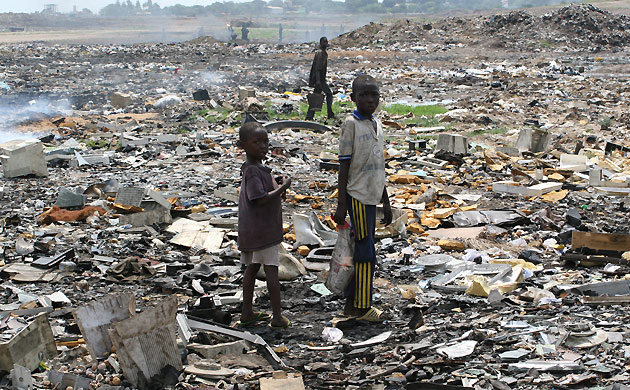 e-waste_kids2-6661.jpg