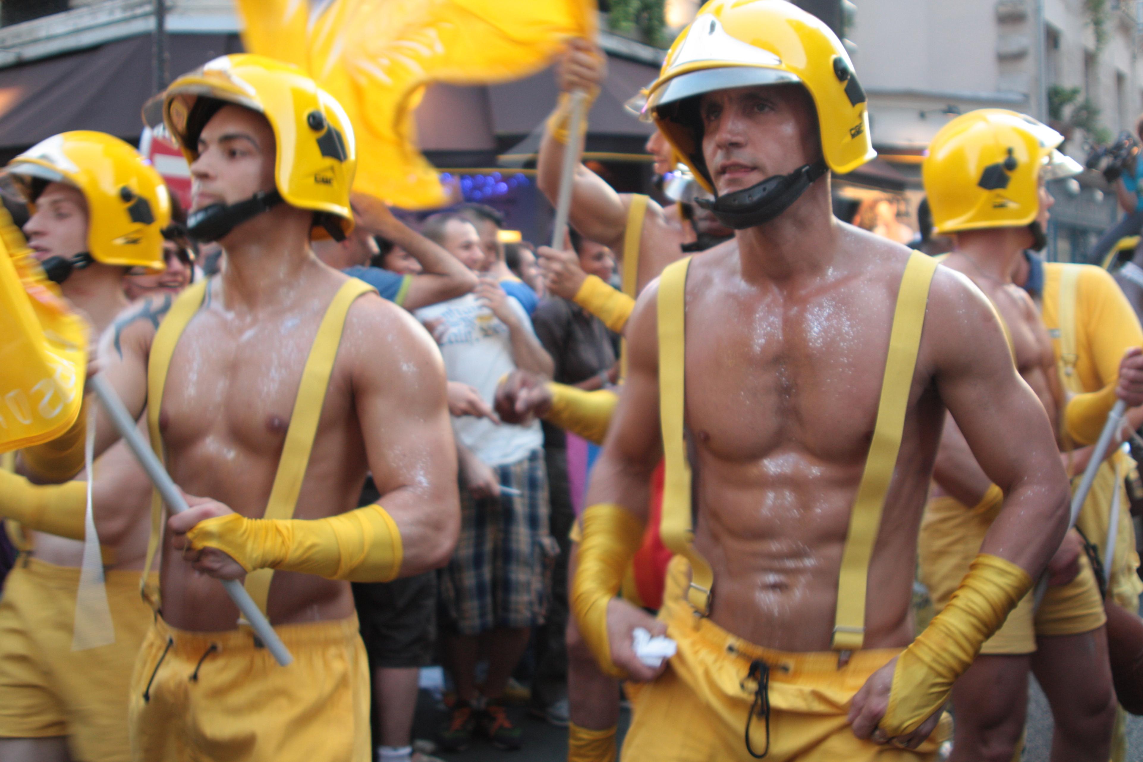 Gay_Pride_Paris_Parade_2009.jpg