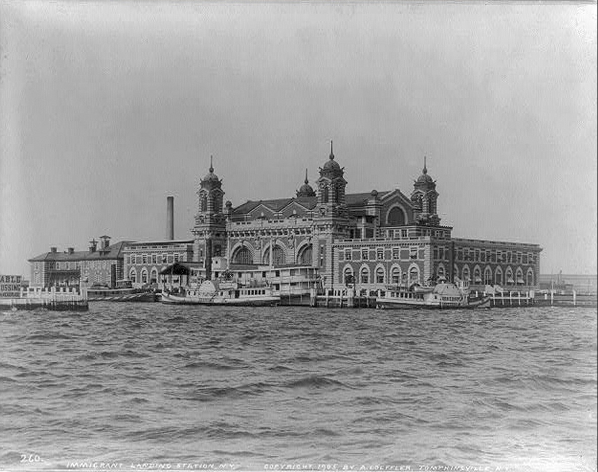 Ellis_Island_in_1905.jpg