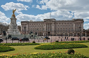 350px-Buckingham_Palace%2C_London_-_April_2009.jpg