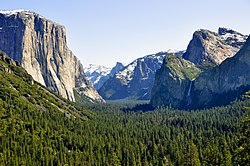 250px-1_yosemite_valley_tunnel_view_2010.JPG