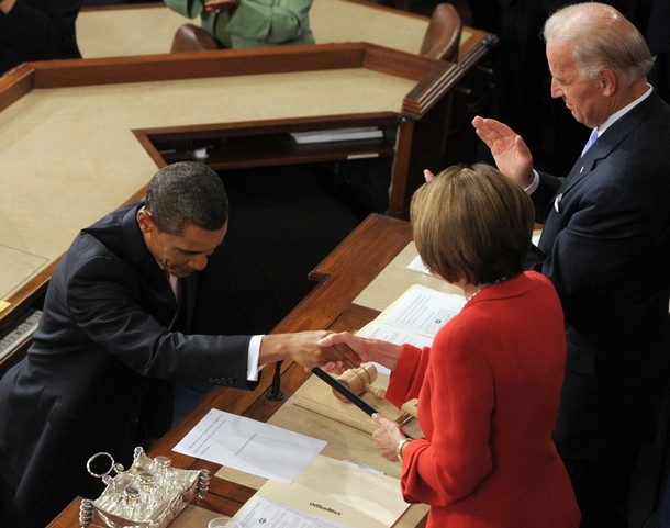 Obama-bows-his-head-before-Queen-Pelosi.jpg