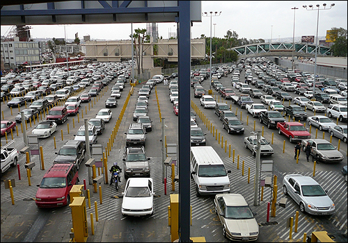 traffic-at-san-ysidro-border-crossing